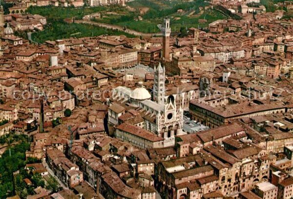 Siena Cattedrale ed il Palazzo Pubblico vedut