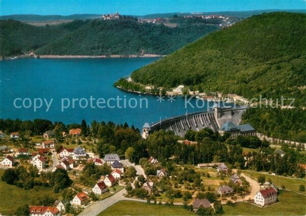 Hemfurth-Edersee Blick auf Sperrmauer und Schloss Waldec