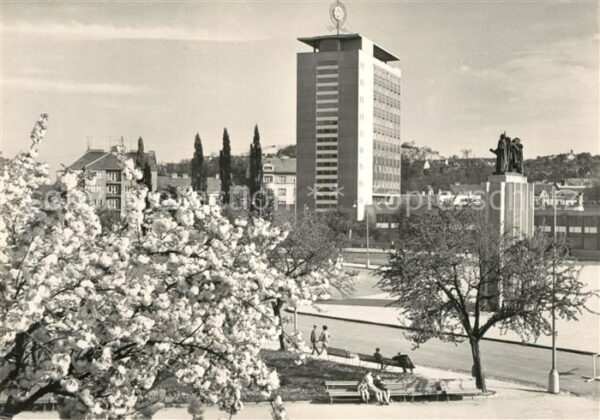 Brno Bruenn Internationale Messe Denkmal Baumblüte