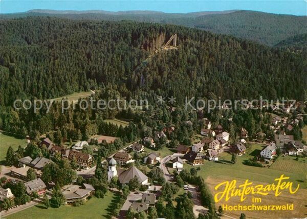 Hinterzarten mit Skisprungschanze Fliegeraufnahme