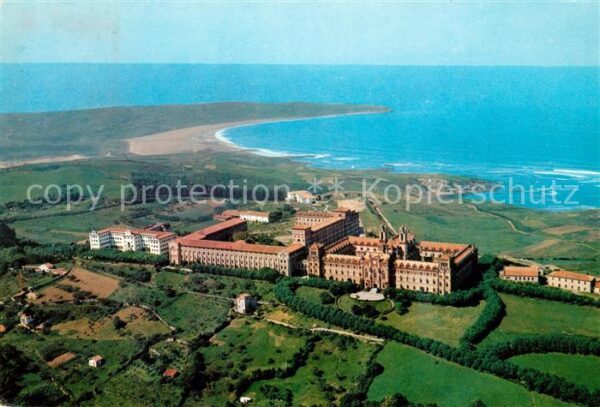 Comillas Vista aerea de la Universidad al fondo