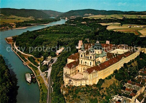 Melk Donau Fliegeraufnahme mit Benediktinerstift