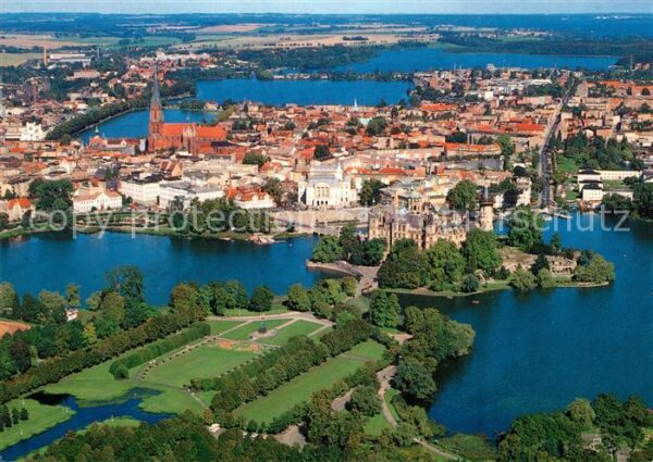Schwerin Mecklenburg Fliegeraufnahme mit Schloss und Kirche