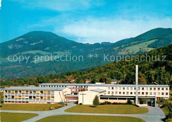 Salzburg Oesterreich St Ursula mit Gaisberg