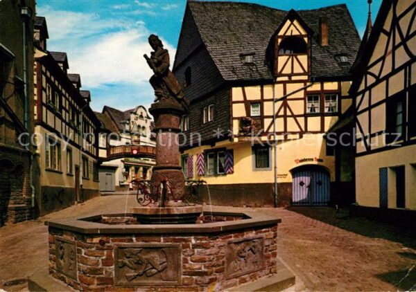 Winningen Mosel Weinhexenbrunnen Altstadt Fachwerkhäuse