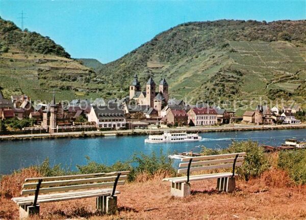 Karden Blick über die Mosel zum Ort