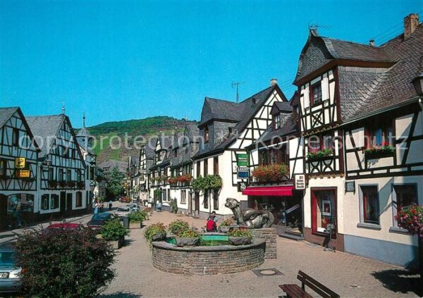 Kobern-Gondorf Marktplatz Brunnen Fachwerkhäuser