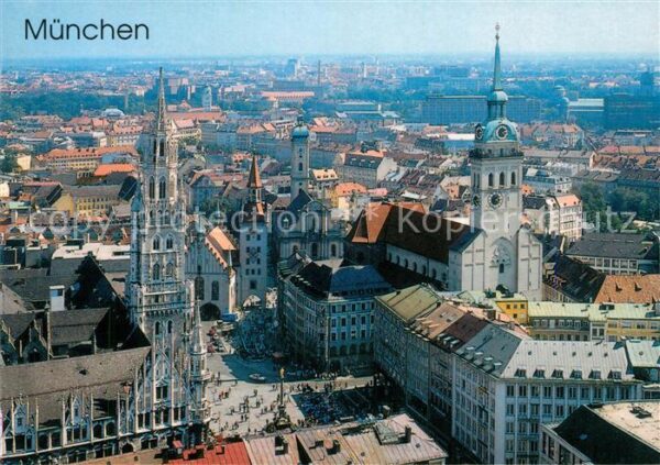 Muenchen Blick vom Turm der Frauenkirche Rathaus