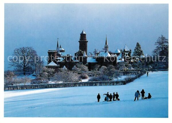 Wilhelmshoehe Kassel Löwenburg im Wilhelmshöher Park Winterp