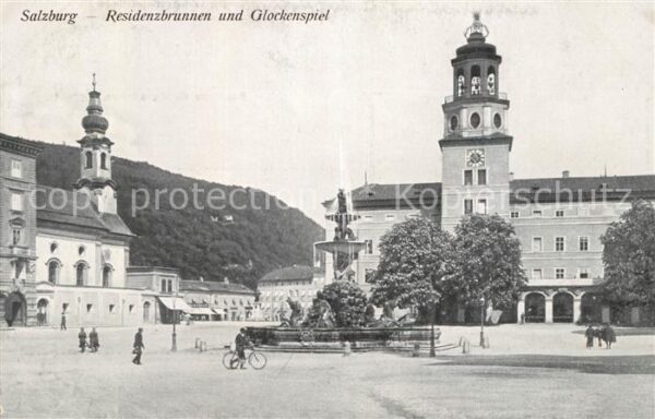 Salzburg Oesterreich Residenzbrunnen Glockenspiel