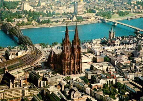 Koeln Rhein Fliegeraufnahme Dom Hohenzollernbrücke