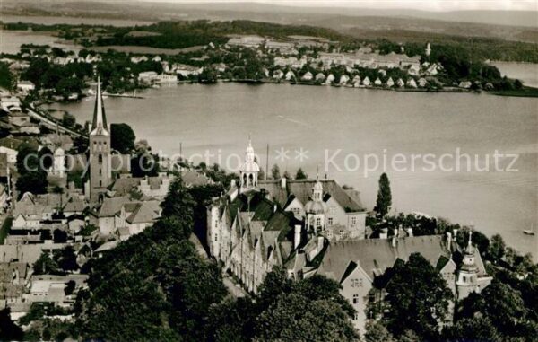 Ploen See Schloss Naturpark Seenlandschaft Holste
