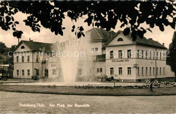 Eisenberg Thueringen Platz der Republik Fontäne HO Gaststätt