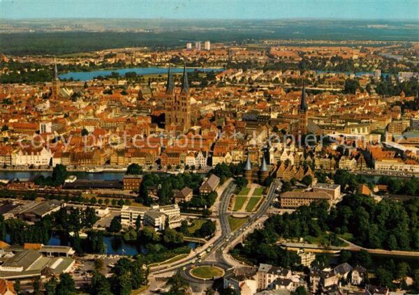 Luebeck Stadtzentrum Holstentor Fliegeraufnahme