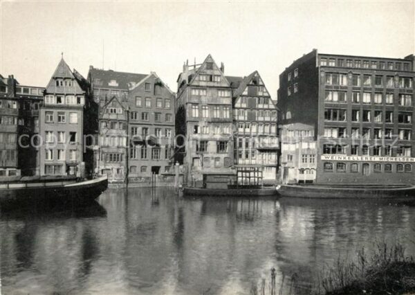 Hamburg Blick über Nikolaifleet auf Weinkellere