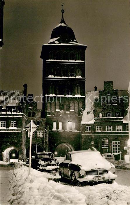 Luebeck Burgtor im Winter Nachtaufnahme