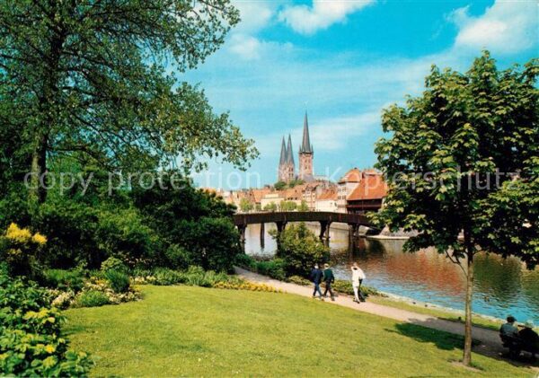 Luebeck Uferpromenade an der Trave Brücke Kirch