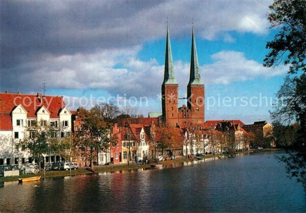Luebeck Obertrave mit Blick auf den Dom Hansest