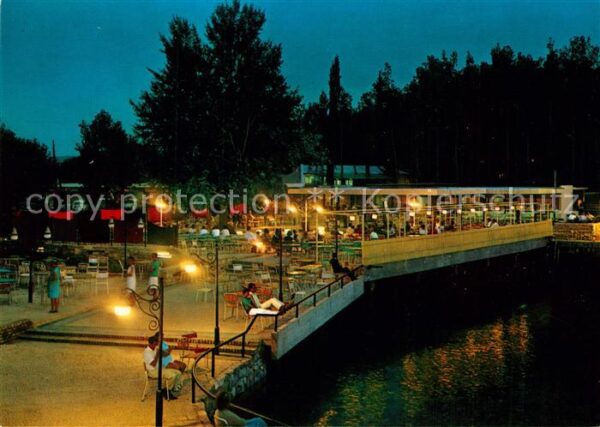 Porec Plava Laguna terasa nocu Terrasse Nacht