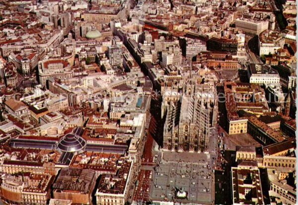 Milano Piazza del Duomo veduta aerea