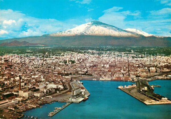 Catania Blick zum Ätna Fliegeraufnahme