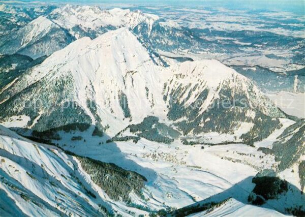 Berwang Tirol Alpen im Winter Fliegeraufnahme