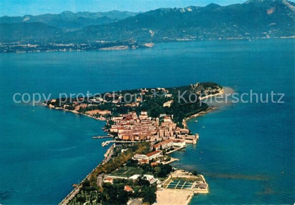 Sirmione Lago di Garda Halbinsel Fliegeraufnahme