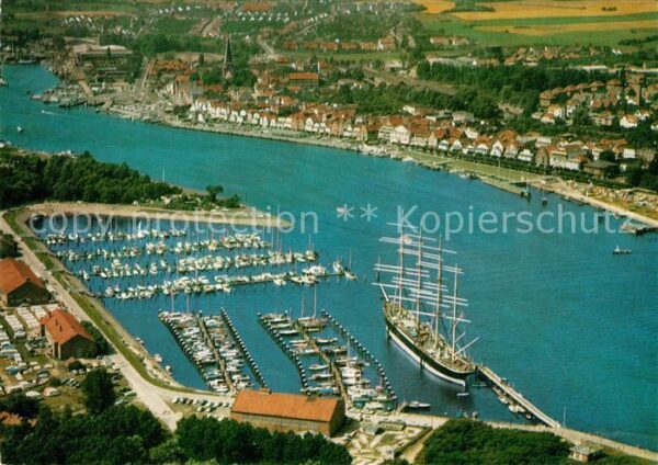 Travemuende Ostseebad Yachthafen Segelschiff Viermaster Flieg