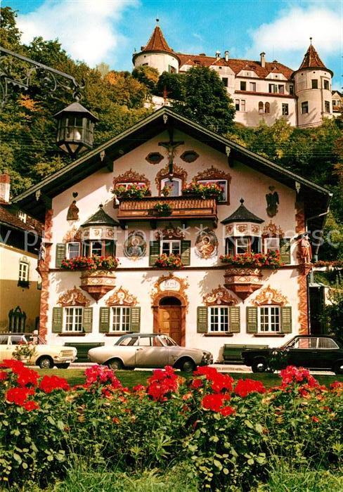 Markt Neubeuern Bemaltes Haus mit Schloß