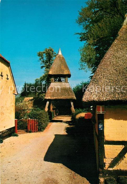 Damp Glockenturm Reetdachhäuser