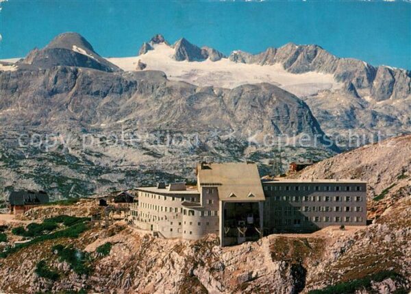 Krippenstein Berghaus mit König Dachstein