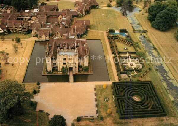 Hever Edenbridge Fliegeraufnahme Castle Village