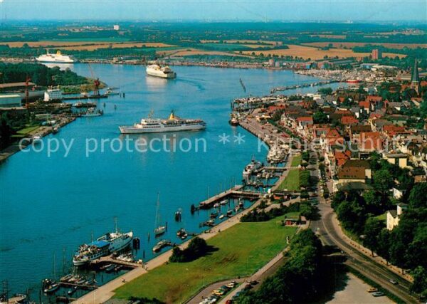 Travemuende Ostseebad Fliegeraufnahme Hafen