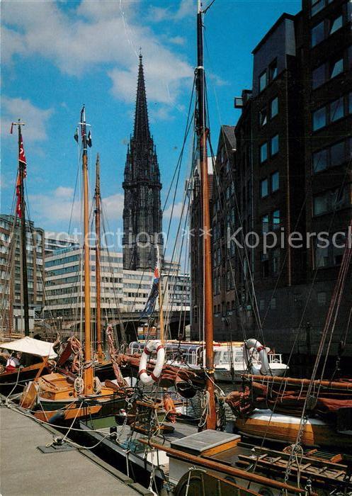 Hamburg Nicolaifleet und Nicolaikirche Segelboo