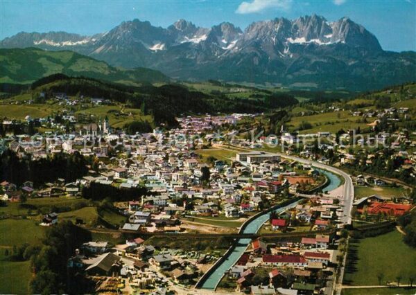 Kitzbuehel Tirol mit Wildem Kaiser Kaisergebirge Flieger