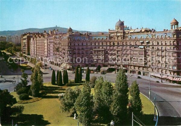 Barcelona Cataluna Plaza Calva Sotelo y Tibidabo al fondo