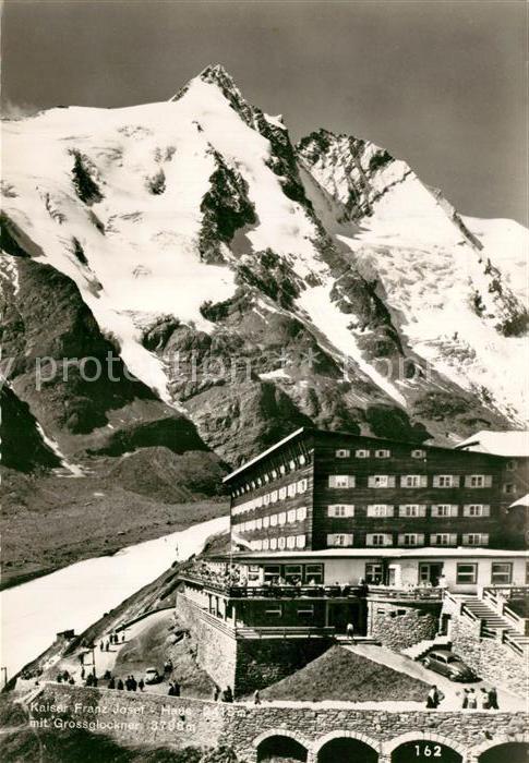 Heiligenblut Kaernten Kaiser Franz Josef Haus mit Grossglockn