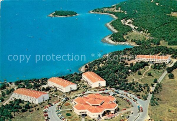 Vrsar Istrien Hotelanlagen Küstenpanorama Fliegeraufn
