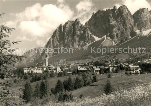 Cortina d Ampezzo Panorama mit Pomagagnon Dolomiten