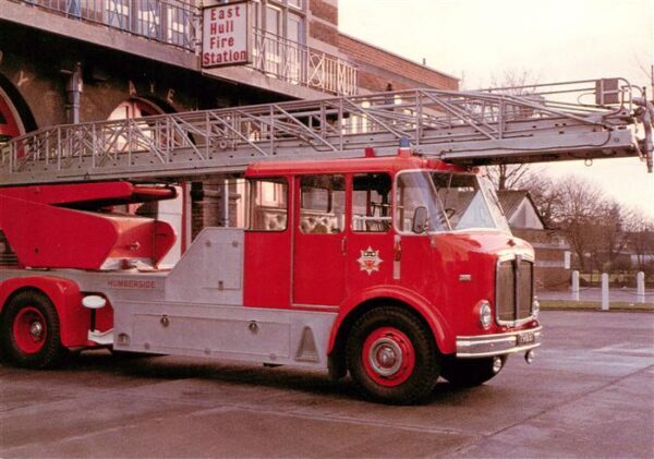Feuerwehr Fire-Brigade Pompiers Bomberos No. 4 Turntable Ladder
