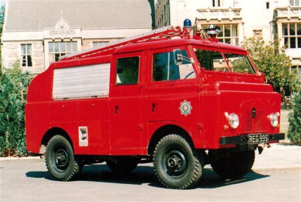 Feuerwehr Fire-Brigade Pompiers Bomberos 1963 Dennis M Series Land Rover L4P