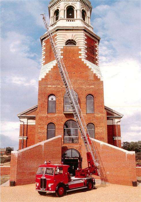 Feuerwehr Fire-Brigade Pompiers Bomberos Leyland Beaver Turntable Ladder Pump
