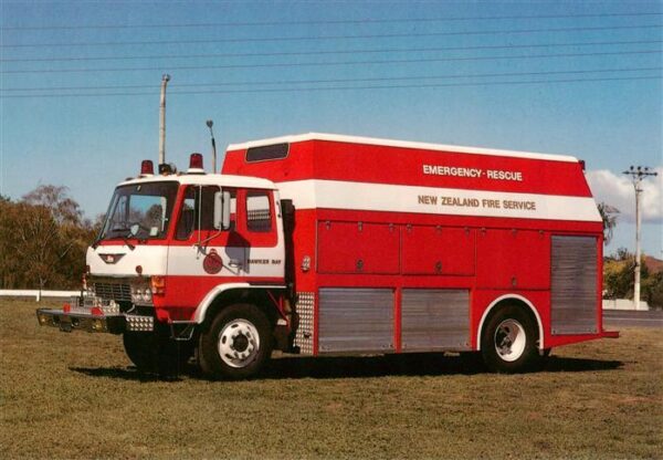 Feuerwehr Fire-Brigade Pompiers Bomberos 1982 Hino Emergency Rescue
