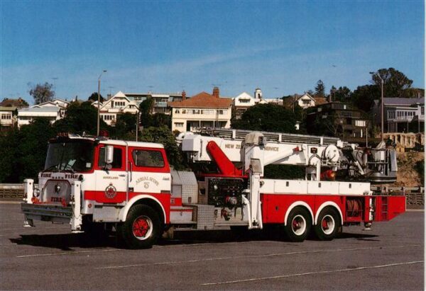 Feuerwehr Fire-Brigade Pompiers Bomberos 1981 Mack Aerialscope 75ft