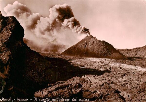 Napoli Neapel Naples IT Vesuvio il conetto nell'interno del cratere Vulkan