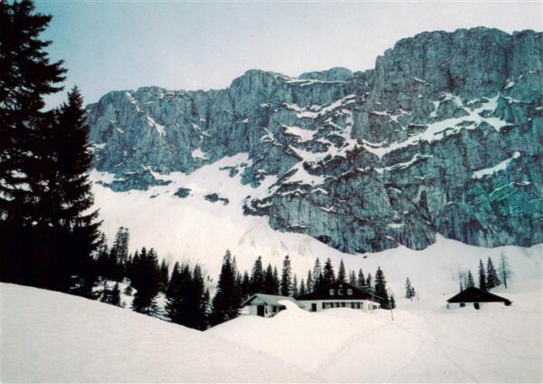Tutzingerhuette 1327m Benediktinerwand Berghuette Alpen Winterpanorama