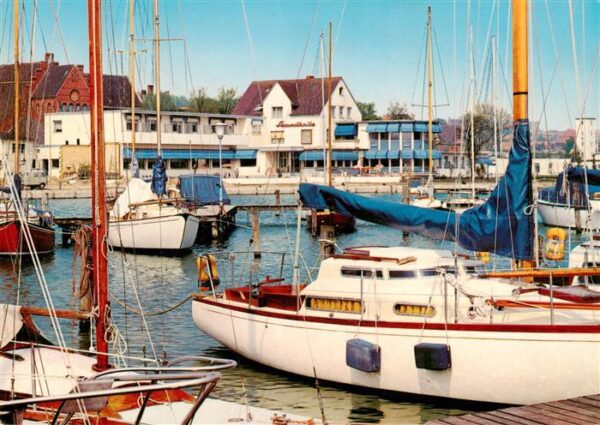 Schleswig Holstein Yachthafen und Strandhalle
