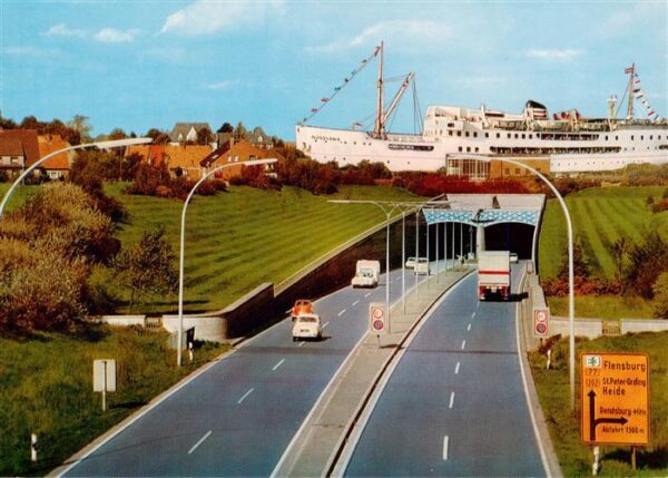 Rendsburg Strassentunnel unter dem Nord-Ostsee-Kanal