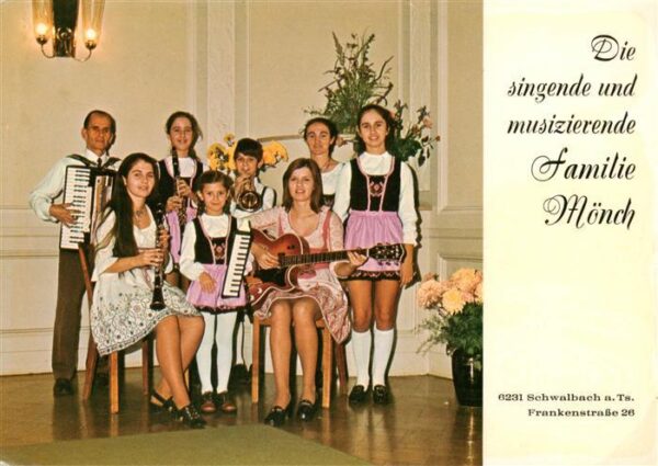 Schwalbach Taunus Singende und musizierende Familie Moench