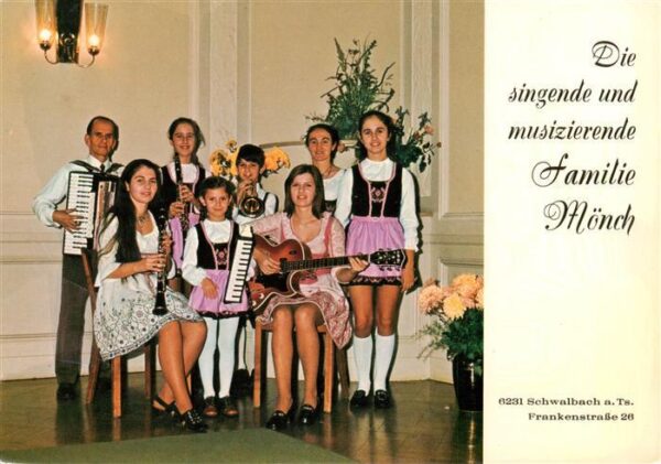 Schwalbach Taunus Singende und musizierende Familie Moench